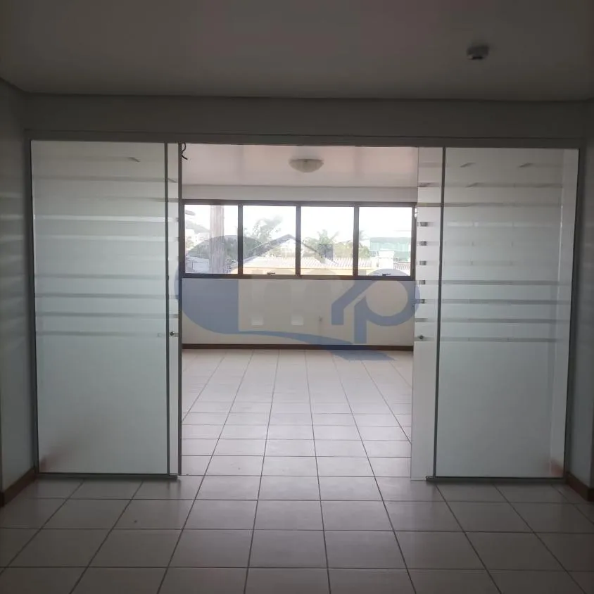 Imagem Sala comercial a venda com 94m² no centro de Torres/RS