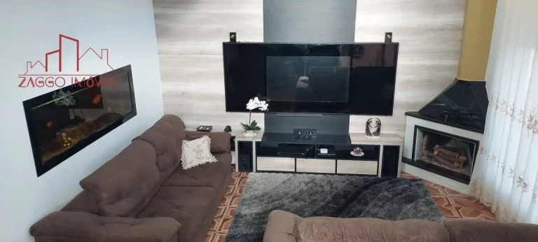 Imagem Belíssima casa a 800m do centro de Embu-Guaçu.
