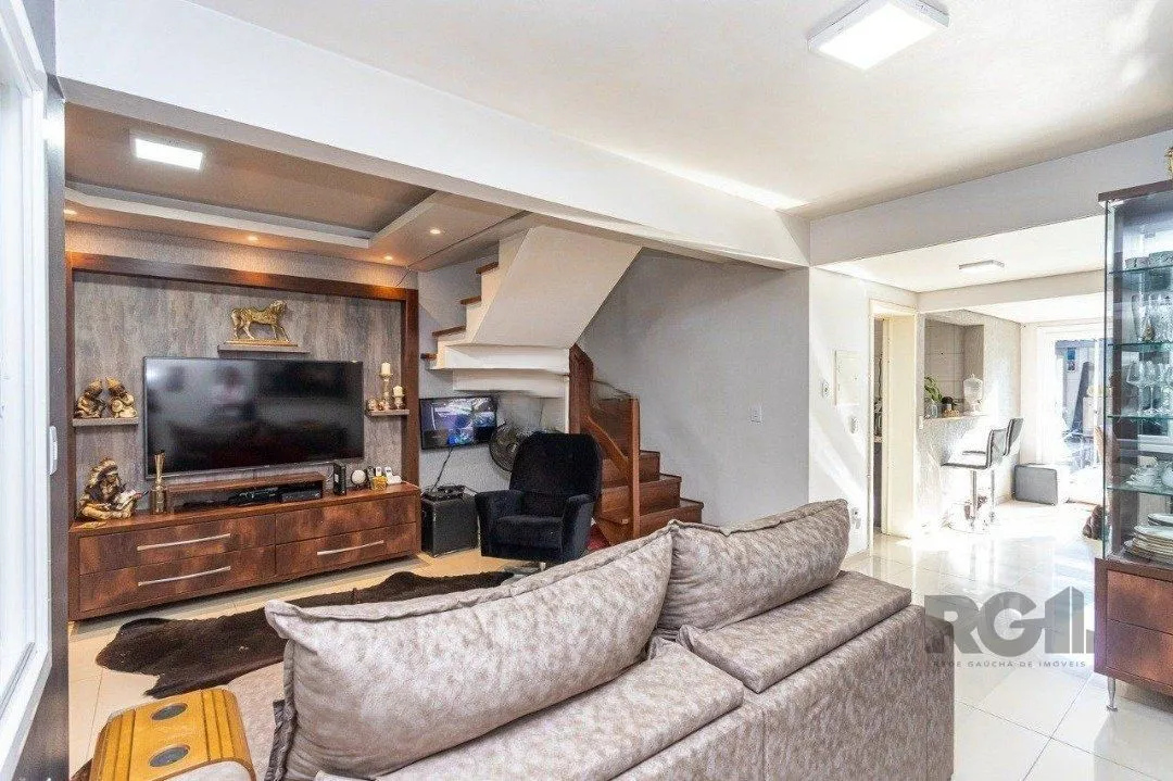 Imagem BELÍSSIMA CASA 3 SUÍTES NO CORAÇÃO DO BAIRRO TRISTEZA