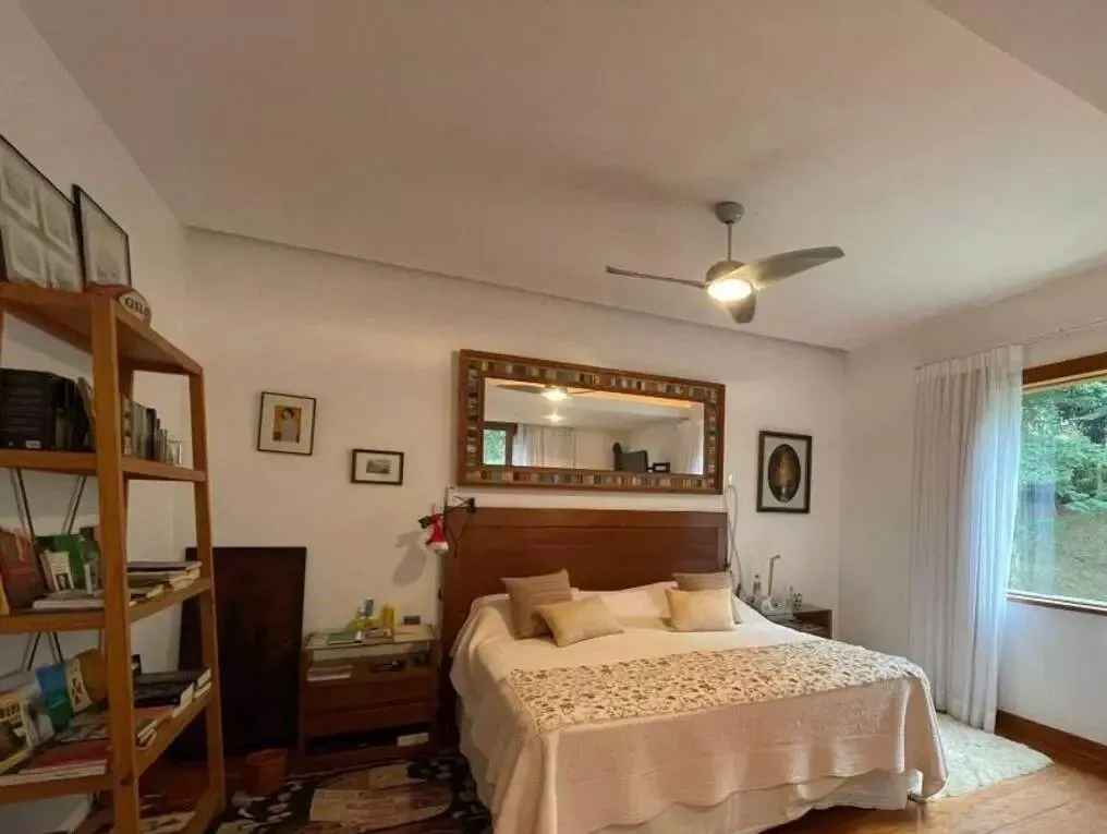 Imagem Casa em Condomínio para Venda em Petrópolis / RJ no bairro Itaipava