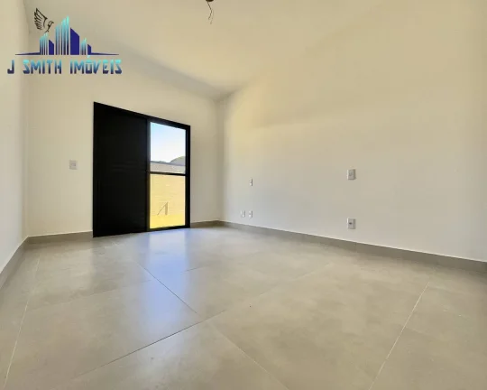 Imagem CASA TÉRREA, NOVINHA!! 245m², PISCINA. CÔMODOS GRANDES. CONDOMÍNIO FECHADO.