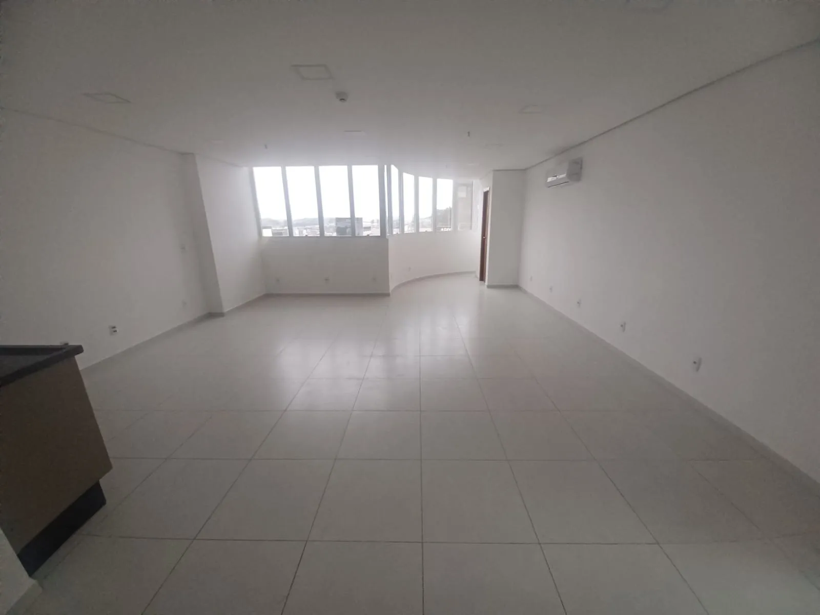 Imagem Espetacular Sala Comercial no Dubai Business Center!