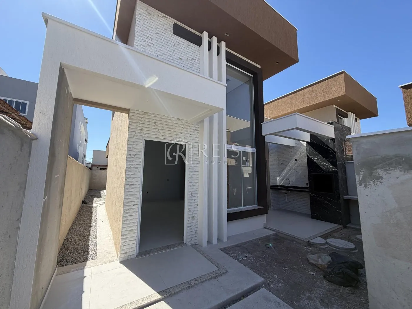 Imagem Casa para Venda em Rio das Ostras, Jardim Mariléa, 3 dormitórios, 1 suíte, 2 banheiros, 2 vagas