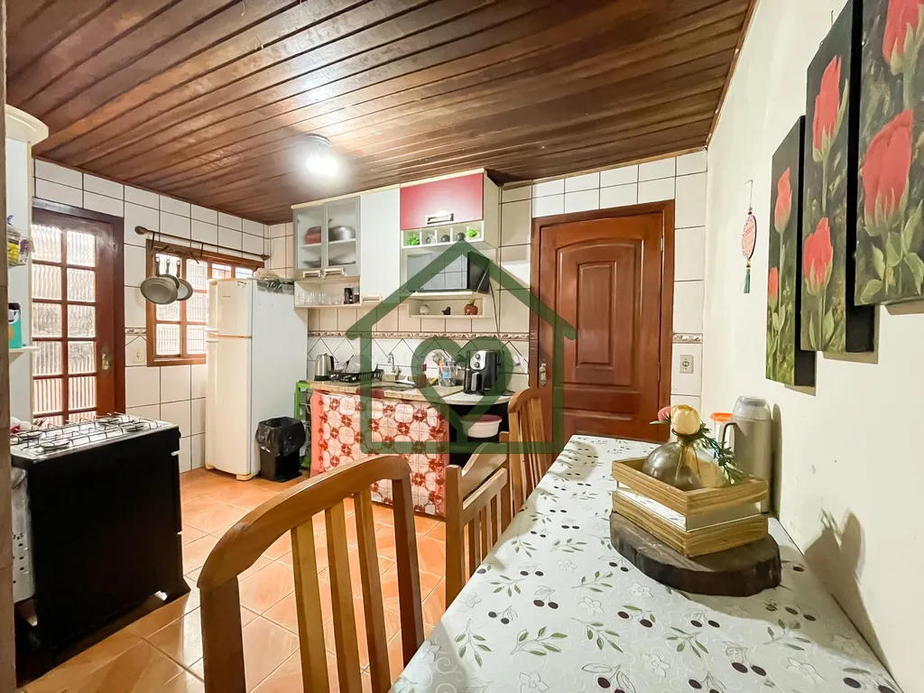 Grande oportunidade de investimento! 
Imóvel em terreno de 125m², composto por duas casas, ideal p...