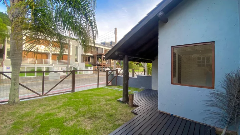 Imagem Casa à venda em Garopaba-SC, 2 quartos, 1 suíte, 1 vaga de garagem, 80m² - Jardim Panorâmico!