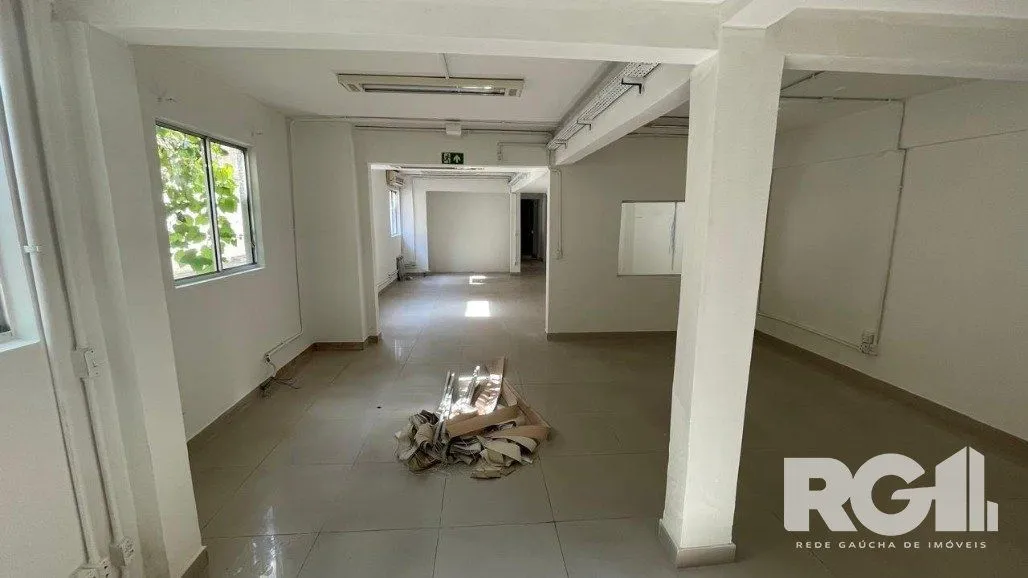 Imagem Prédio Comercial Imponente com 1.200m² na Zona Norte de Porto Alegre