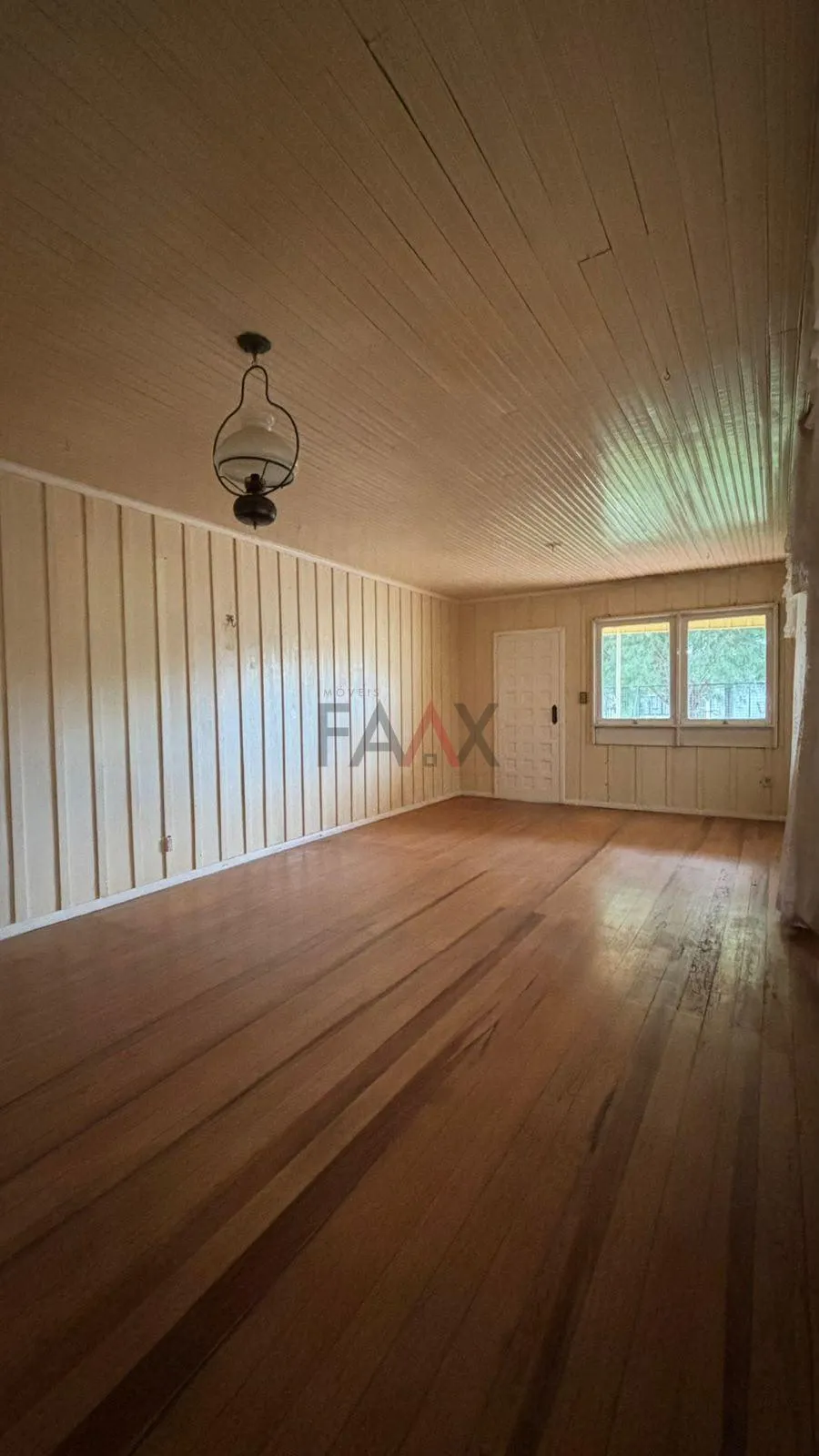Imagem Casa Aconchegante de Madeira com Terreno à Venda - Santana, Guarapuava - PR