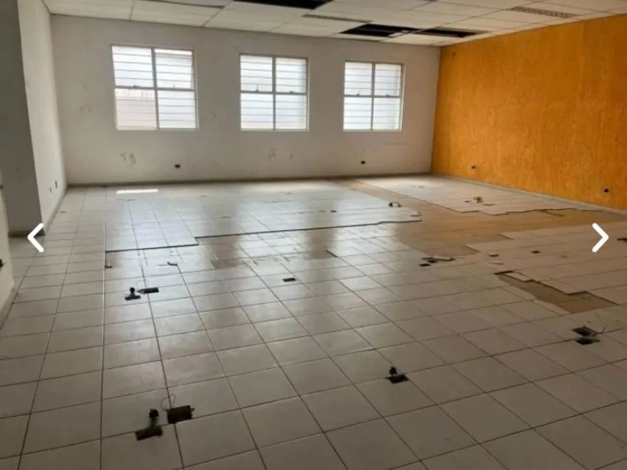 Imagem Galpão Comercial para Locação em Sorocaba-SP, Jardim Vera Cruz: 12 Salas, 6 Banheiros, 10 Vagas de Garagem, 1.265m².