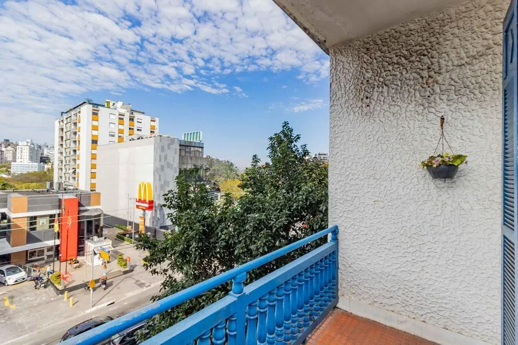Imagem Vende-se apartamento com 2 quartos, sacada e 1 vaga - 113 m² - Moinhos de Vento