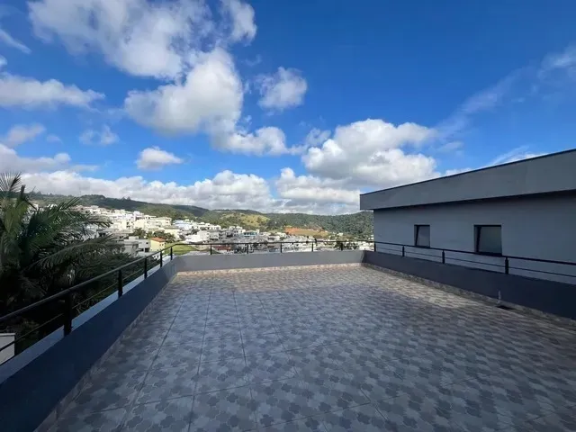 Imagem Casa de alto padrão em condomínio no bairro Suru em Santana de Parnaíba-SP: 3 quartos, 3 suítes, 2 salas, 5 banheiros, 2 vagas, 200m².