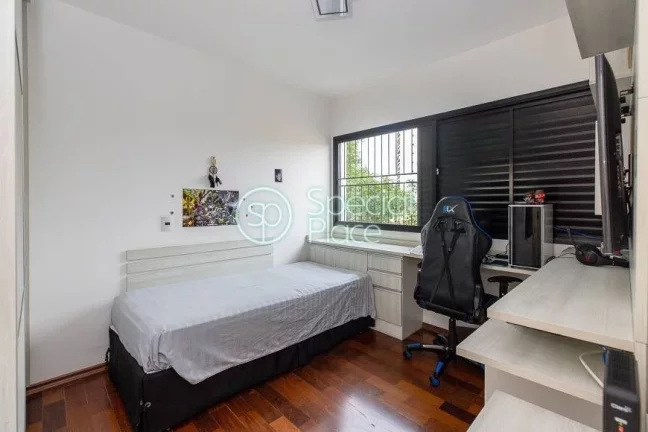 Imagem Apartamento Ideal para quem gosta de espaço, amplo, bem arejado com muita luz natural, 3 dorms, 3 s...