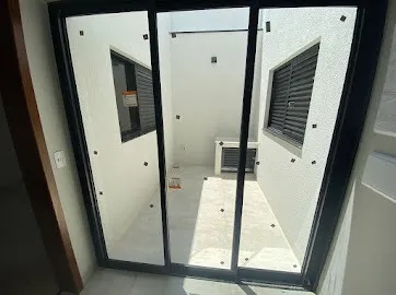 Imagem Oásis Residencial no Condomínio Horto Villagio: Casa Térrea com Piscina e Elegância Inigualável