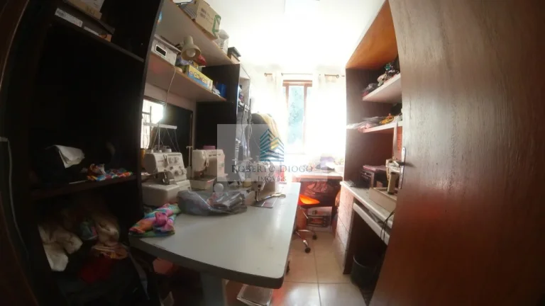 Imagem Casa de luxo à venda em Niterói-RJ, bairro Pe Pequeno: 9 quartos, 3 suítes, 4 salas, 9 banheiros, 3 vagas de garagem, 370m² de área.