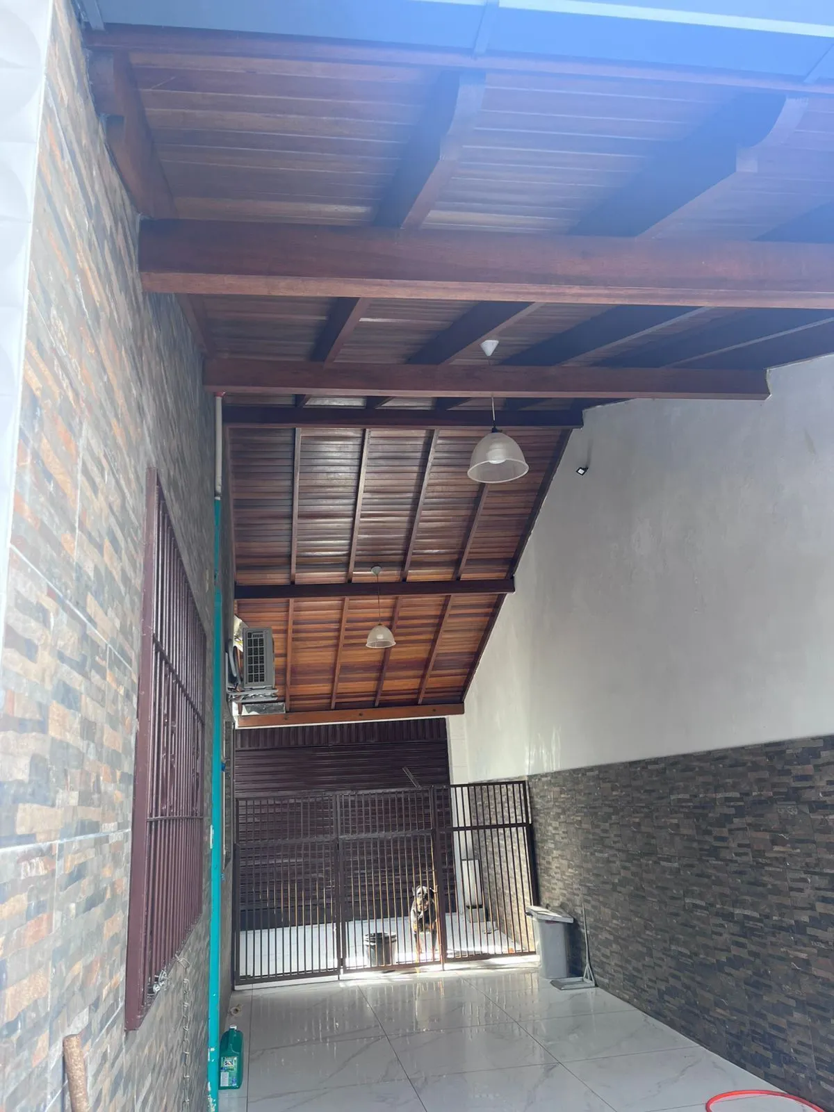 Imagem Vendo casa com piscina na Lomba do Pinheiro
