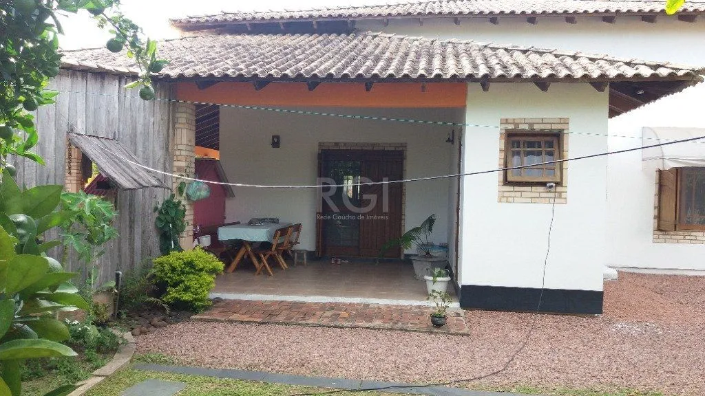 Imagem Casa para Venda - 220m², 2 dormitórios, sendo 1 suites, 4 vagas - Belém Novo