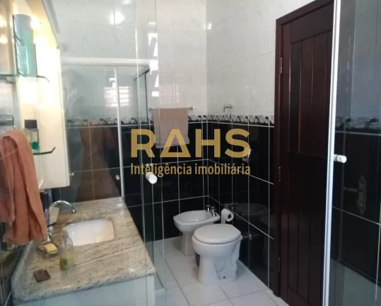 Imagem Linda e ampla residência em uma região tranquila do bairro América. Sobrado de dois andares, no p...