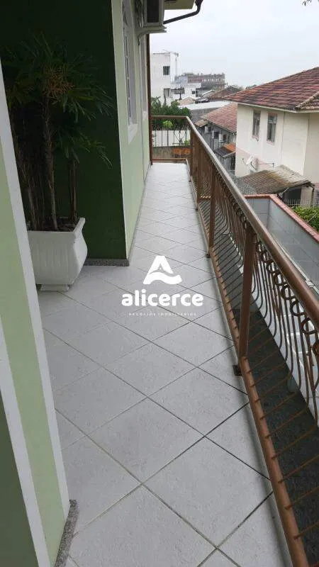 Imagem Casa à venda com 6 quartos 2 suítes, 250m² em Praia Comprida São José