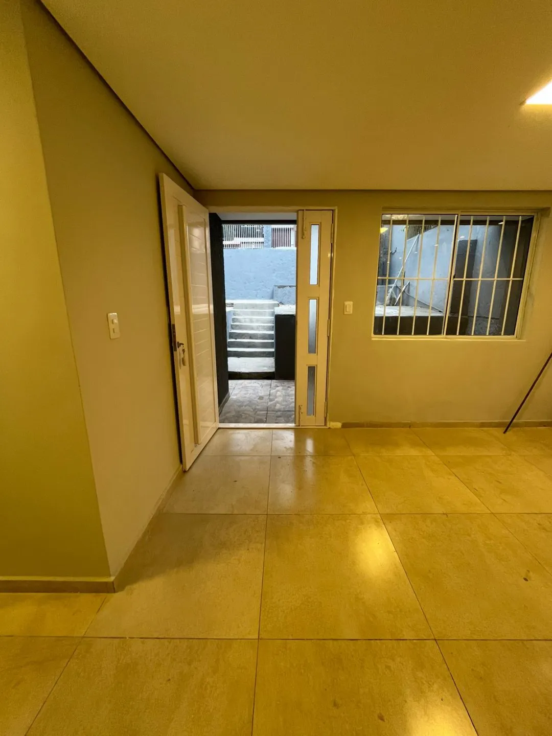 Imagem Casa totalmente reformada na Rua dos Açores em Viamão!