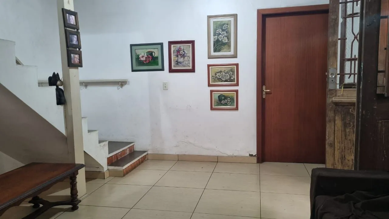 Imagem Casa estilo sobrado para venda de 3 dormitórios com 2 vagas de garagem no bairro Cidade Baixa em Porto Alegre/RS.