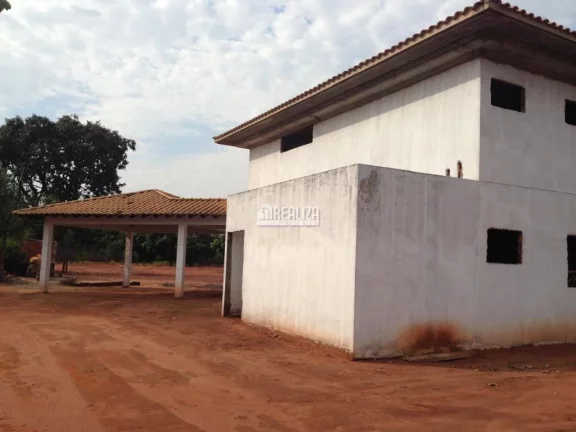 Imagem Chácara à Venda em Uberaba - Chácara Vila Real com 8 Garagens e Poço Artesiano