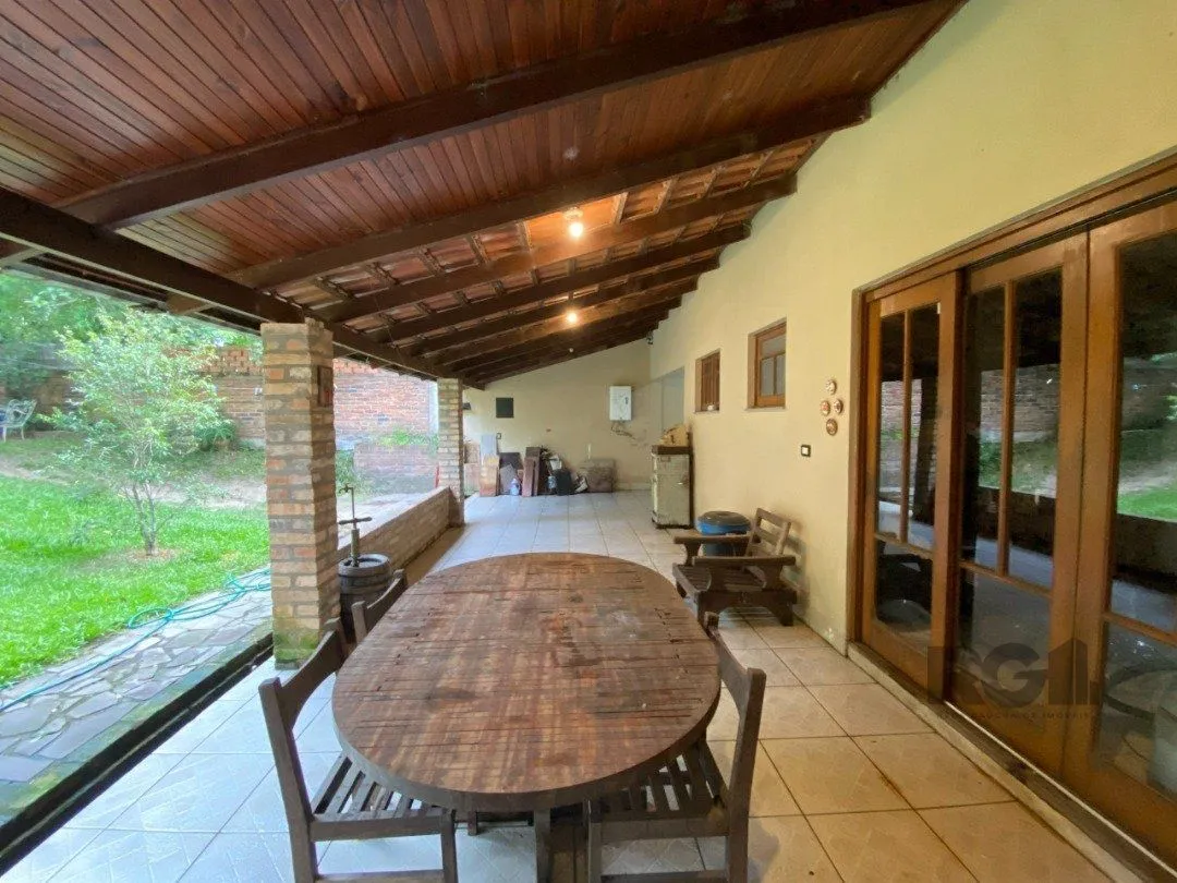 Imagem Casa para Venda - 350m², 4 dormitórios, sendo 4 suites, 4 vagas - Tristeza