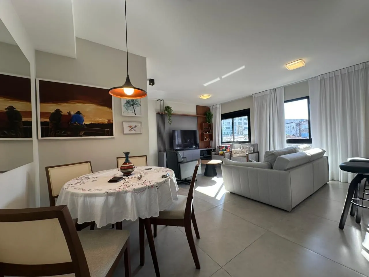 Imagem Apartamento Mobiliado e Reformado com Closet, Churrasqueira e Infraestrutura Completa no Centro de Porto Alegre