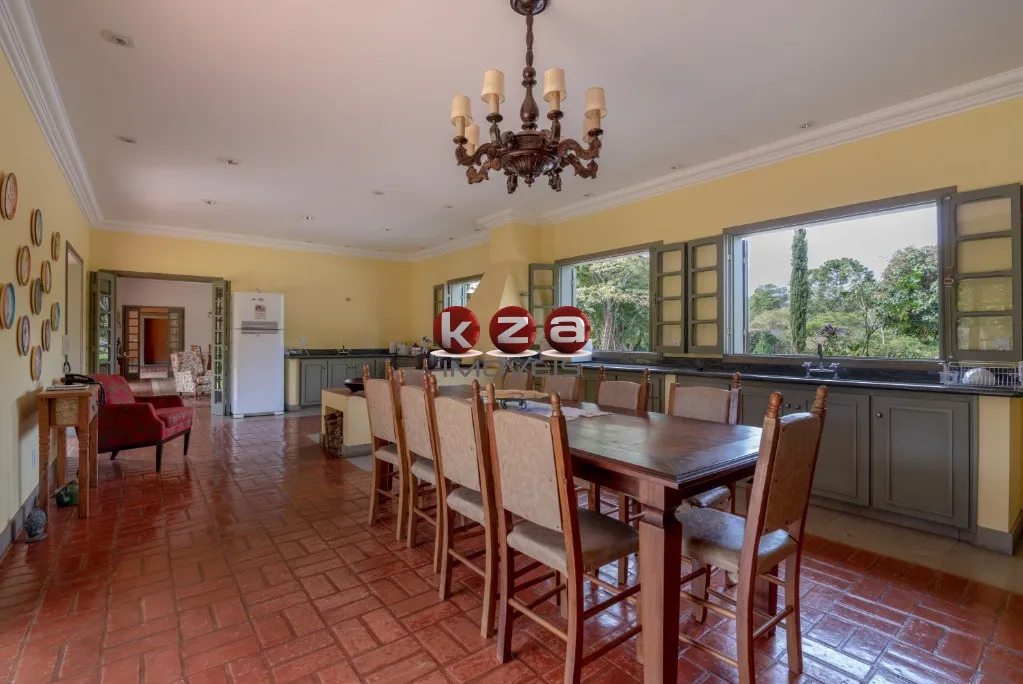 Imagem Imperdível Casa de Luxo à Venda no Centro de Cunha-SP: 6 Quartos, 6 Suítes, 5 Salas, 9 Banheiros, 30 Vagas de Garagem e 1.573 m² de Área