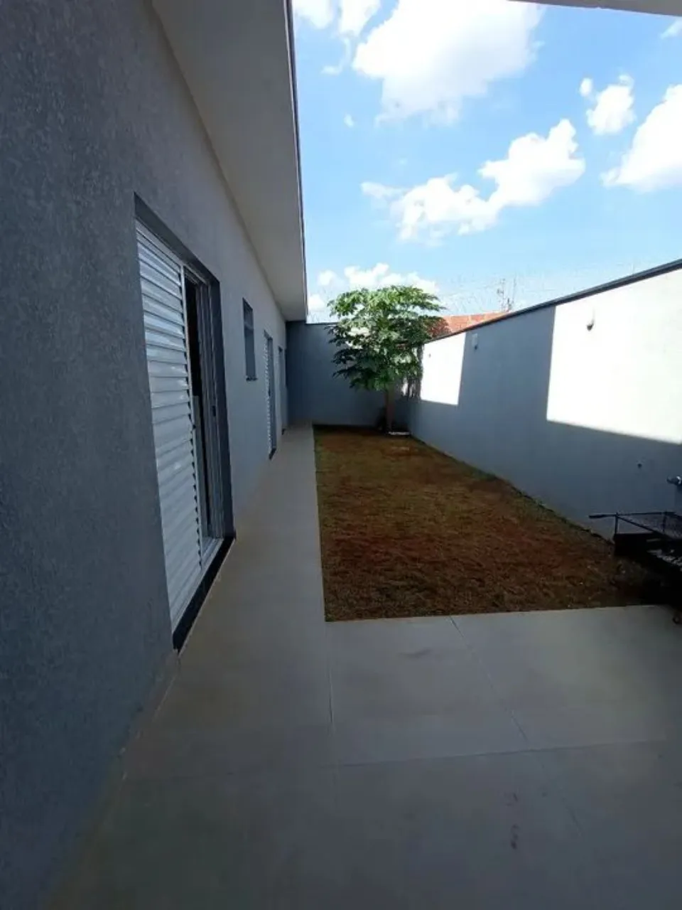 Imagem Casa em Condomínio à Venda em Sorocaba-SP: 3 Quartos, 1 Suíte, 2 Banheiros, 2 Vagas de Garagem e 140m² no Jardim Novo Horizonte!