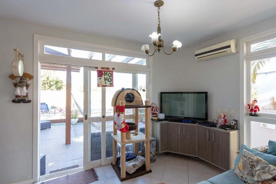 Imagem Casa para Venda com 4 dormitórios no bairro Hípica