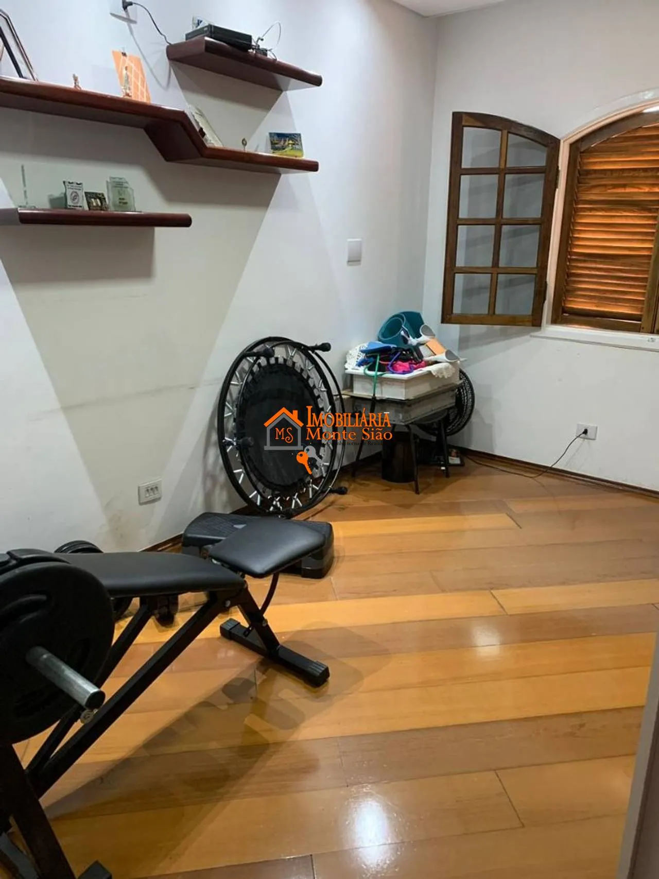Imagem Casa 5 Dorms. c/ 2 Suítes + 5 Vagas | Excelente Localização