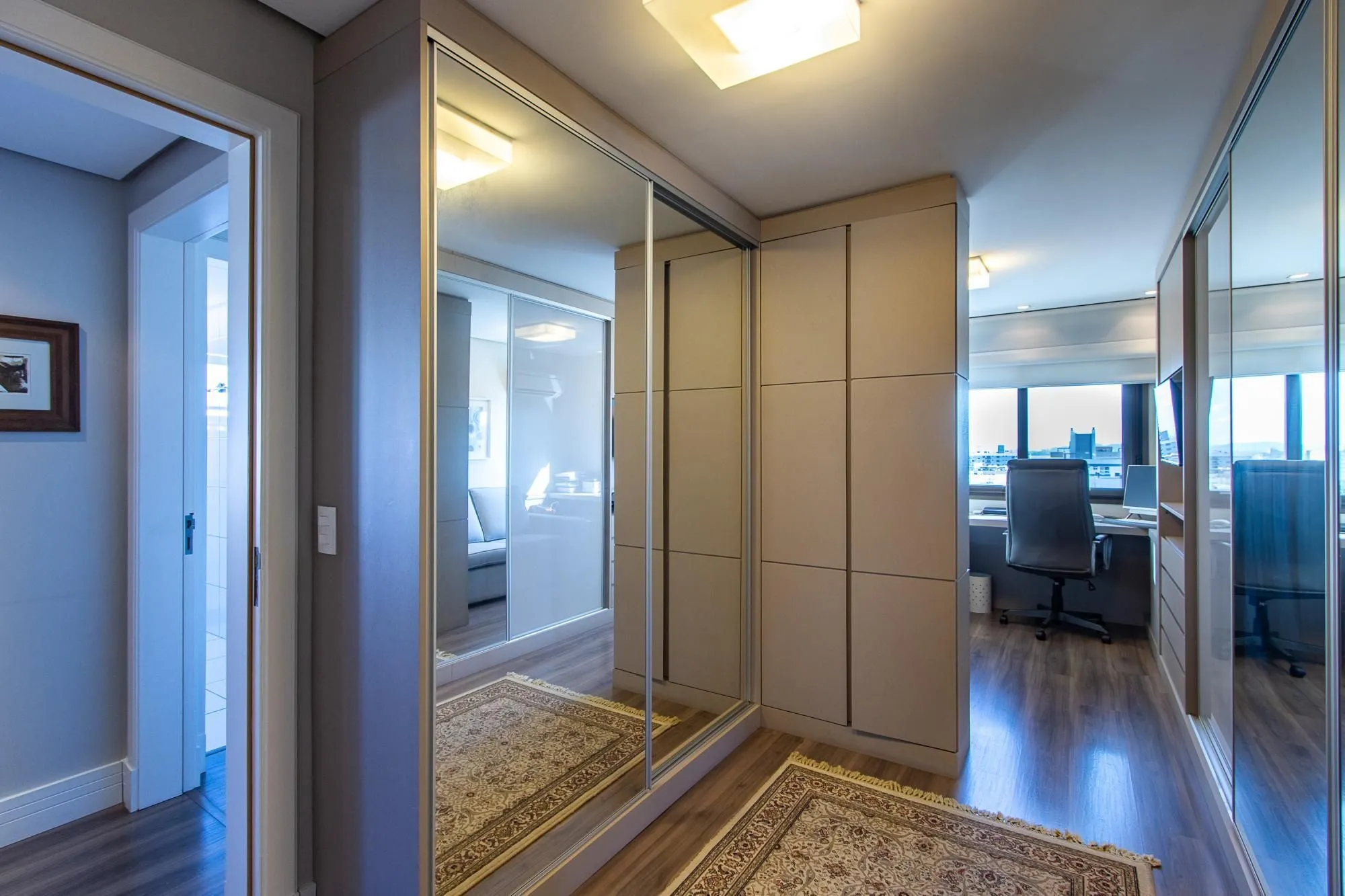 Imagem Excelente apartamento de 3 dormitórios, 1 suíte e 2 vagas no bairro Tristeza.
