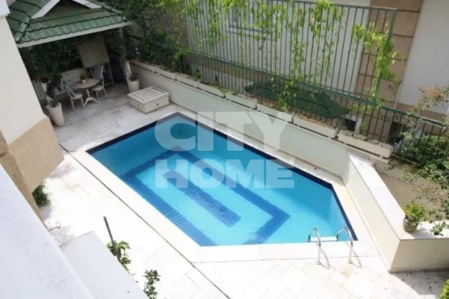 Imagem Casa espaçosa e segura, em condomínio com 07 casas! Situada em bela Praça, no ponto mais tranquil...