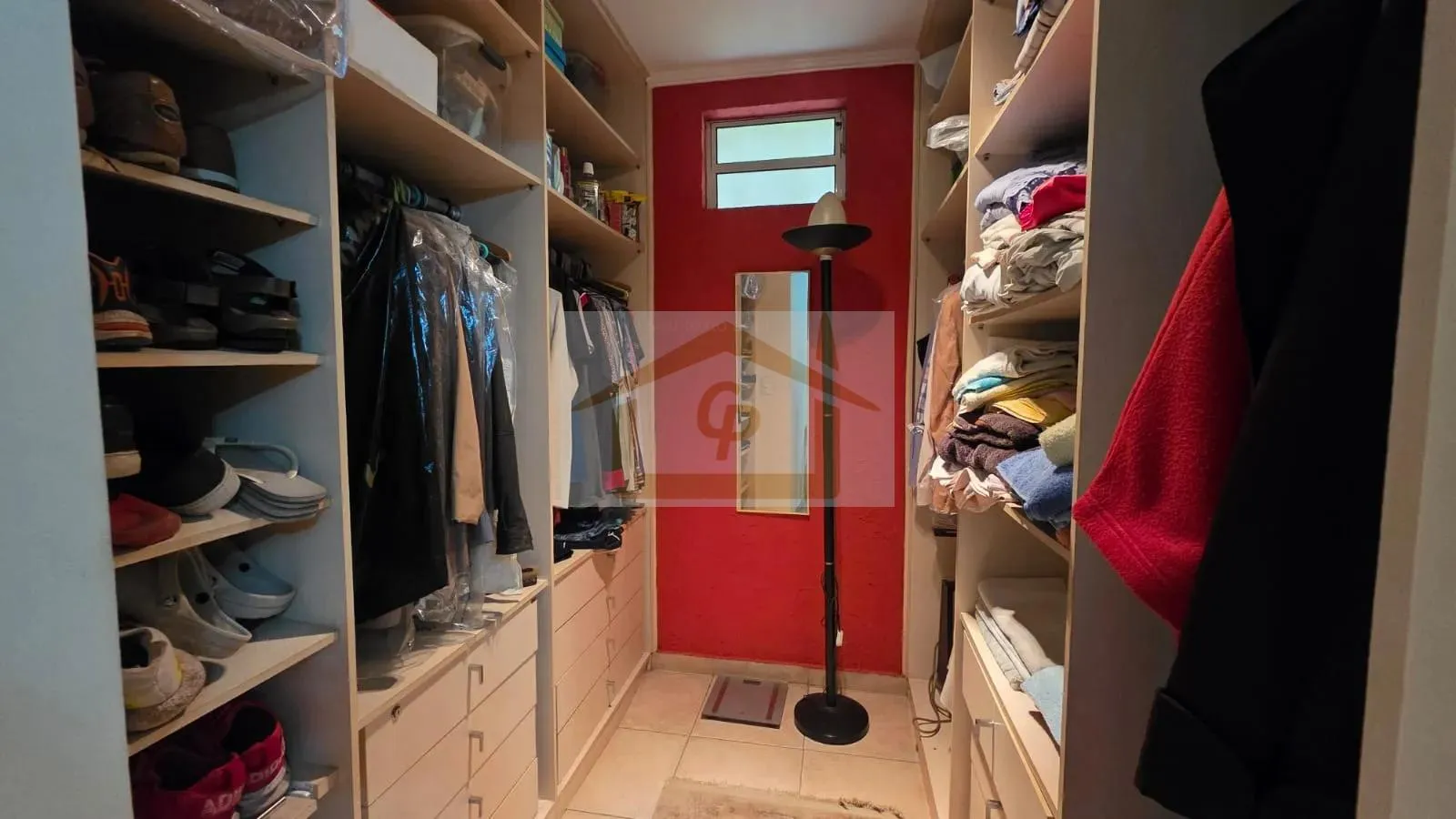 Imagem CASA TÉRREA EM CONDOMÍNIO FECHADO!!! 3 Suítes, 6 vagas *piscina