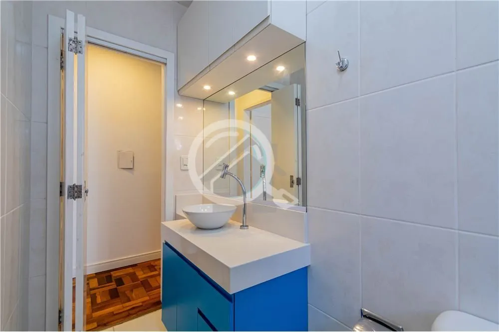 Imagem Encante-se com este Apartamento Ensolarado de 1 Dormitório no Menino Deus. Seja bem-vindo a este en...