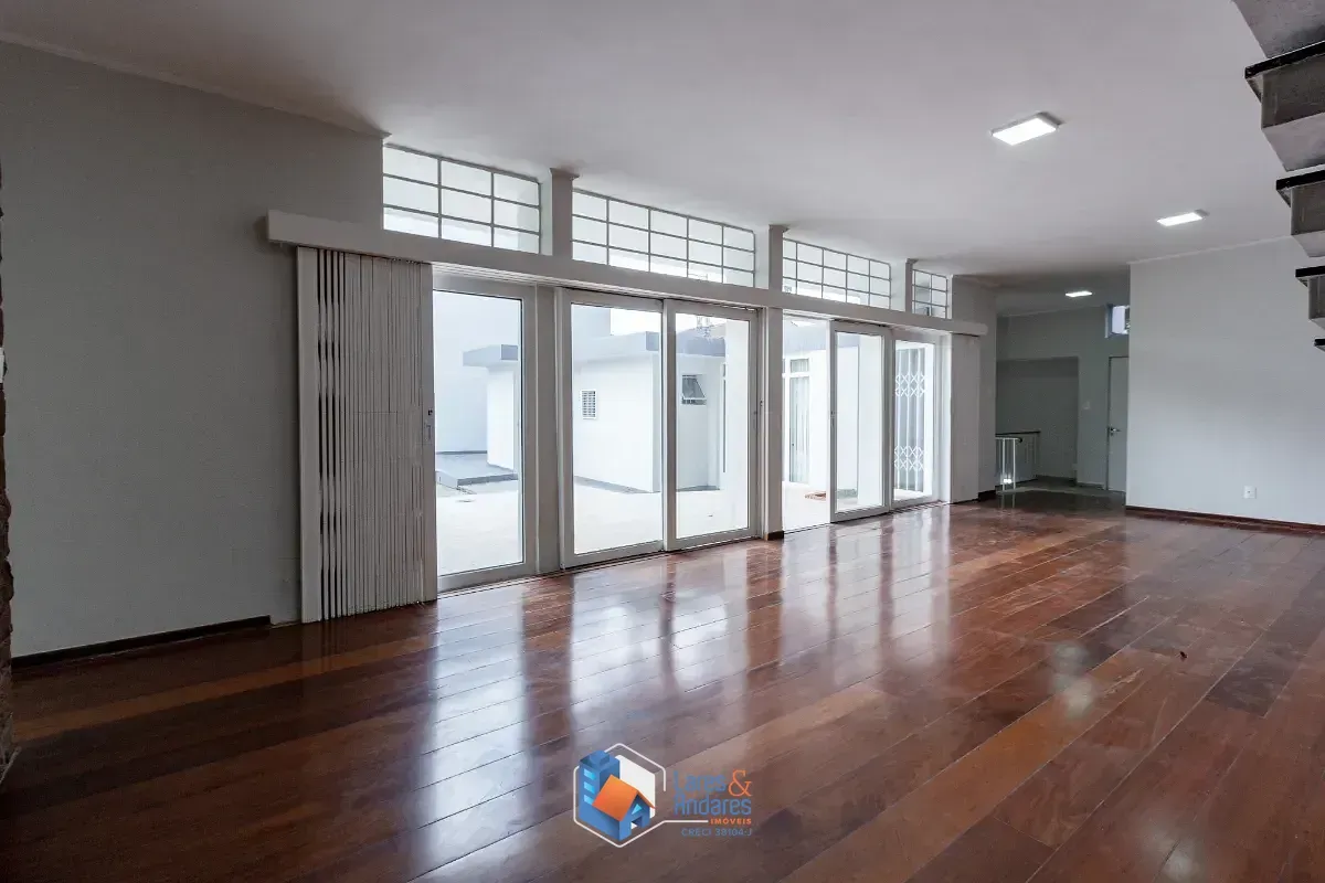 Imagem Casa comercial para venda em Jardim Hípico, 582m²