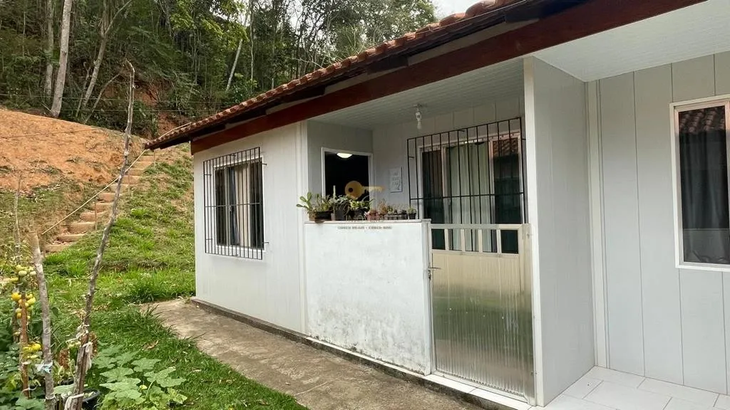 Imagem Casa em Condomínio para Venda em Teresópolis / RJ no bairro Granja Florestal
