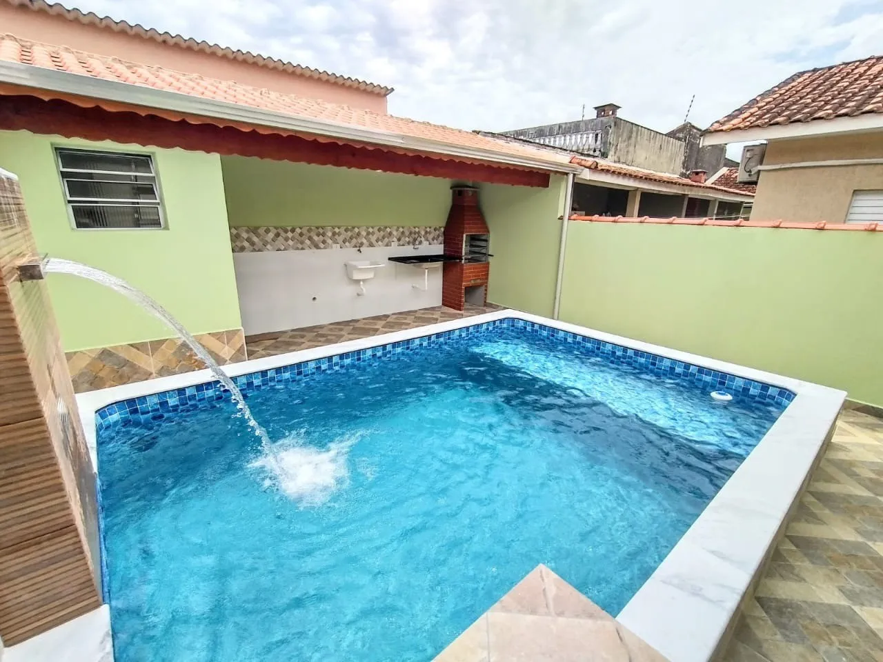 Imagem Casa para Venda em Mongaguá, Itaóca, 2 dormitórios, 1 suíte, 2 banheiros, 2 vagas