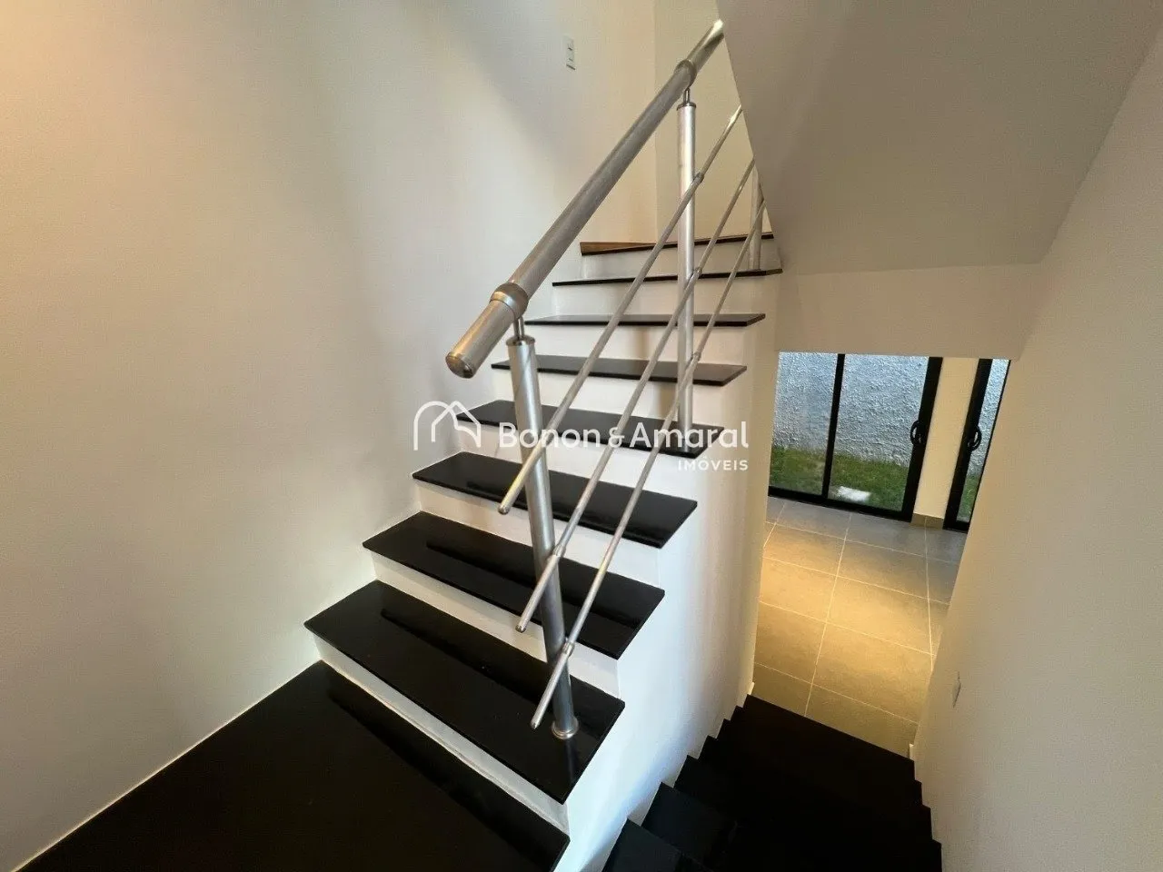 Imagem Casa triplex em condomínio com 3 suítes, automação, aquecimento solar, 168 m² no Chácaras Primavera