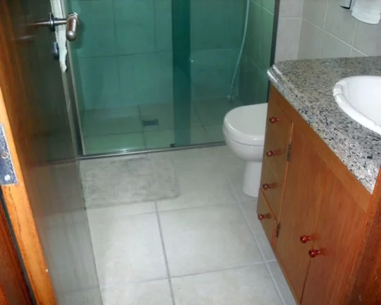 Imagem Imperdível!!! Apartamento todo reformado, andar alto,com excelente distribuição, living para 2 am...