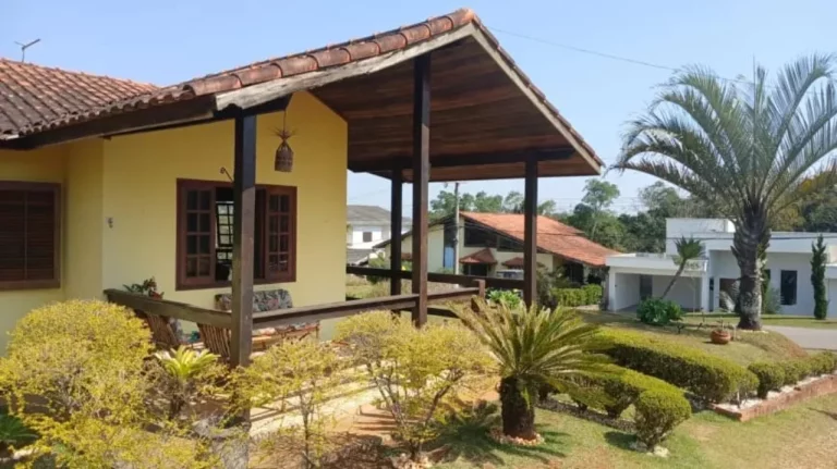 Imagem LINDA CASA EM CONDOMÍNIO FECHADO, EM GENEROSO TERRENO DE 770M² E 108M² DE ÁREA CONSTRUÍDA!