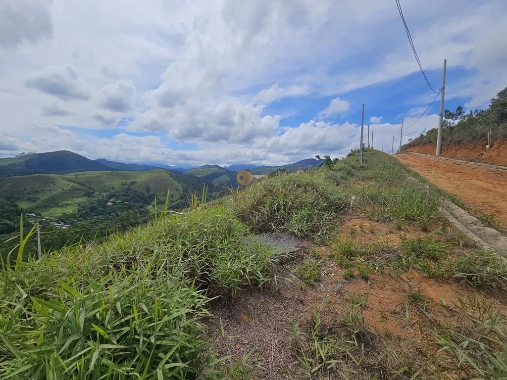 Imagem Terreno em Condomínio para Venda em Teresópolis / RJ no bairro Pessegueiros