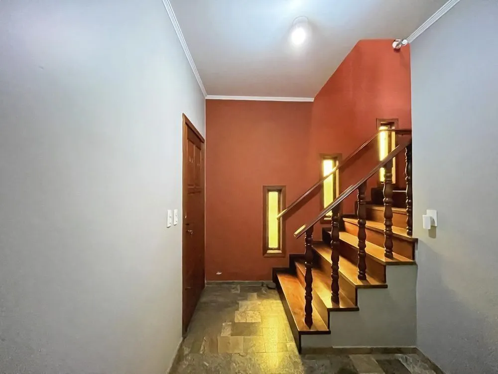 Imagem Casa ampla com piscina, adega, quiosque com churrasqueira e casa nos fundos (edícula).