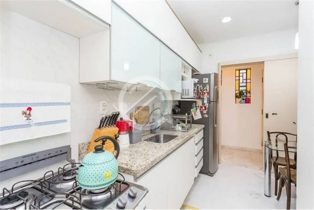 Imagem Explore uma rara oportunidade de residir no coração do prestigiado bairro Moinhos de Vento, em Por...