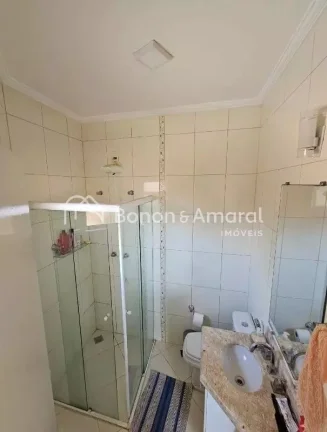 Imagem A casa conta com 3 dormitórios, sendo 1 suíte espaçosa, além de banheiro social e lavabo. As sal...