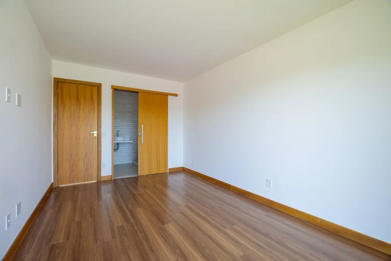 Imagem Casa de Condomínio com 4 Quartos à Venda, 152 m² em Tijuca - Teresópolis