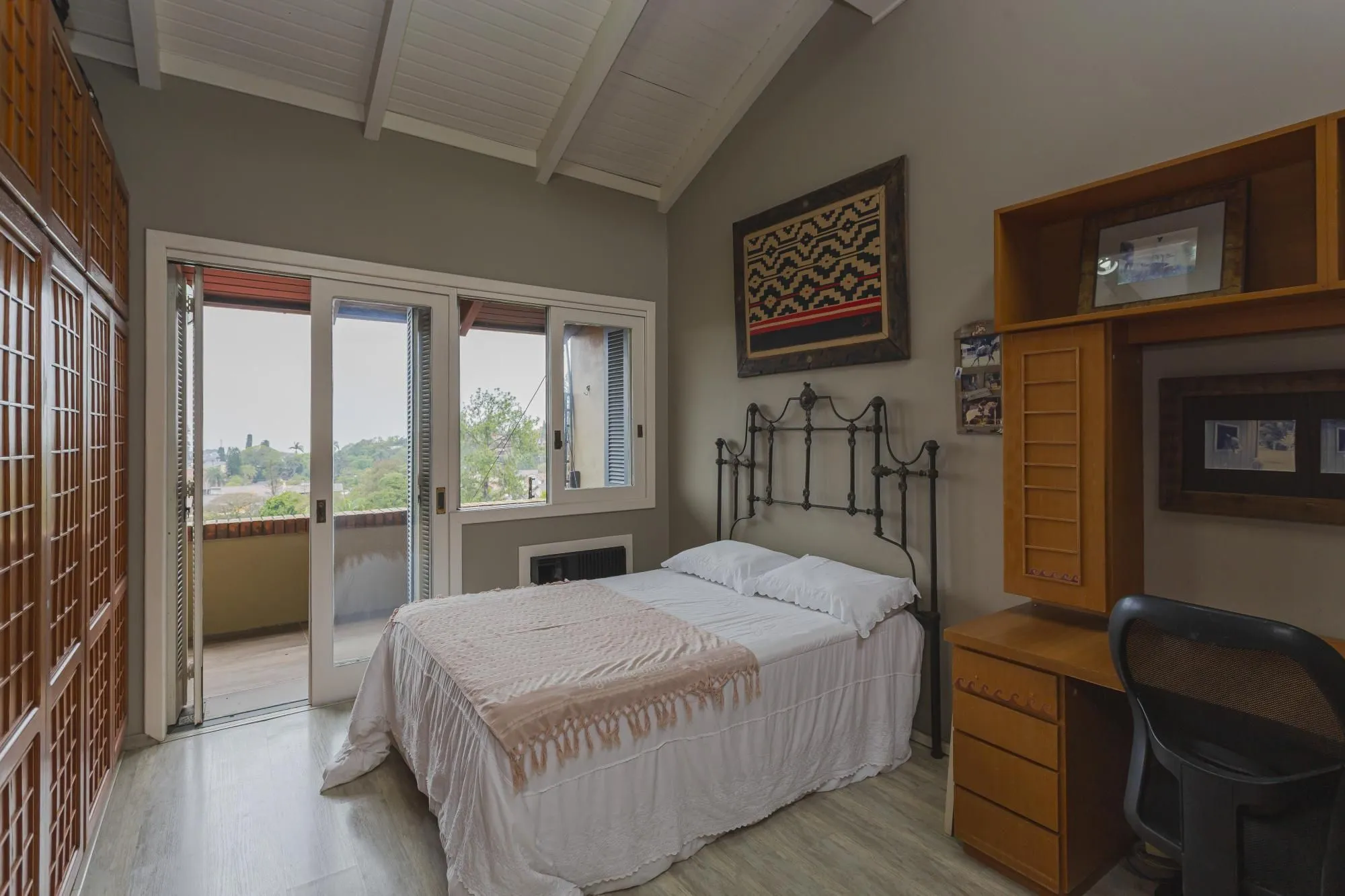 Imagem Casa semi-mobiliada na Vila Assunção com vista deslumbrante para o Guaíba e Veleiros do Sul