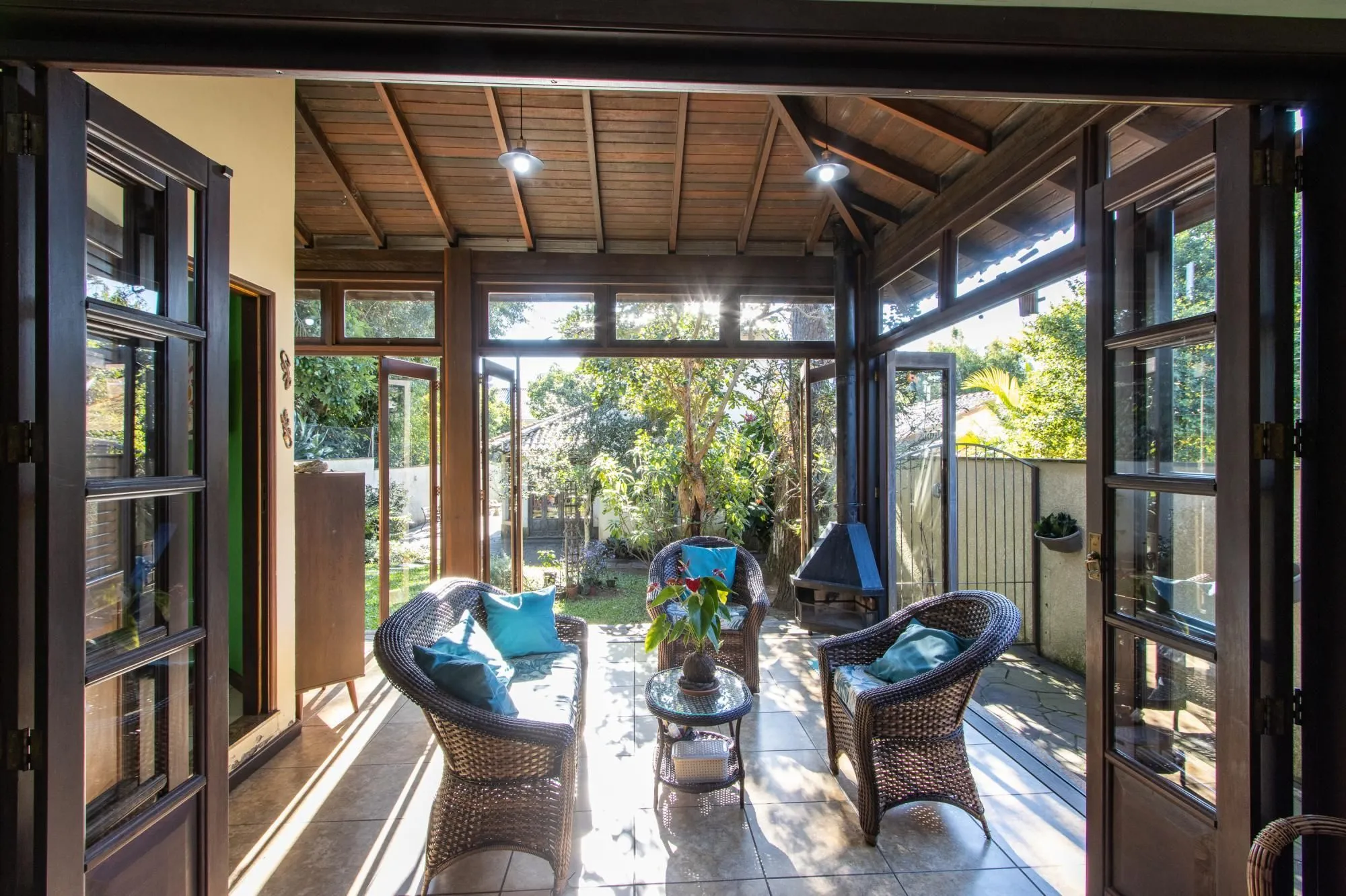 Imagem Casa com 3 quartos e 357m² à venda em Tristeza, Porto Alegre.