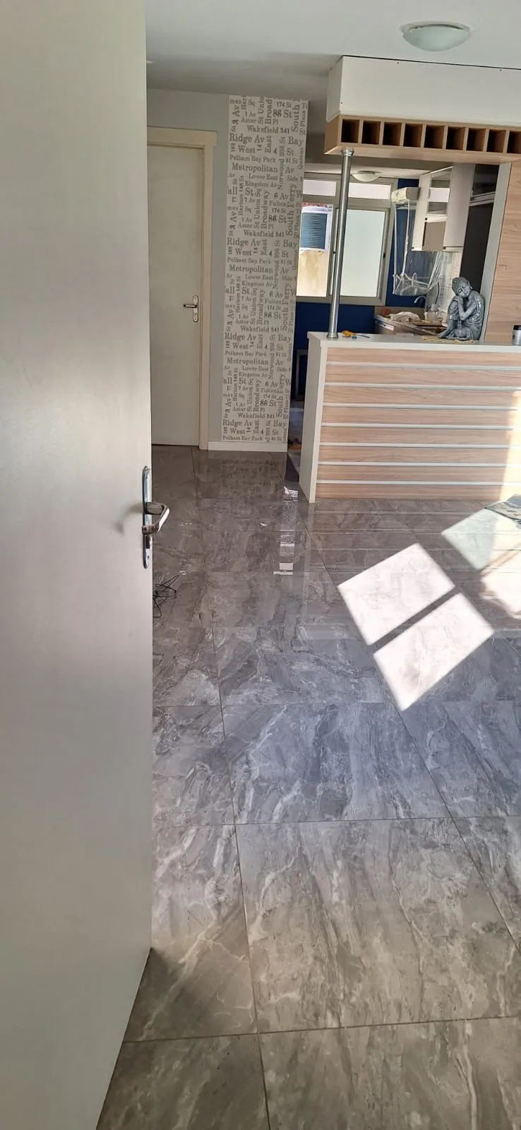 Imagem Apartamento Semimobiliado em Porto Alegre, Agronomia - Oportunidade de Venda