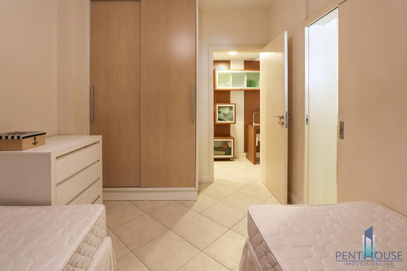 Imagem Apartamento Quadra Mar para Venda em Balneário Camboriú, CENTRO, 2 dormitórios, 2 suítes, 3 banheiros, 1 vaga