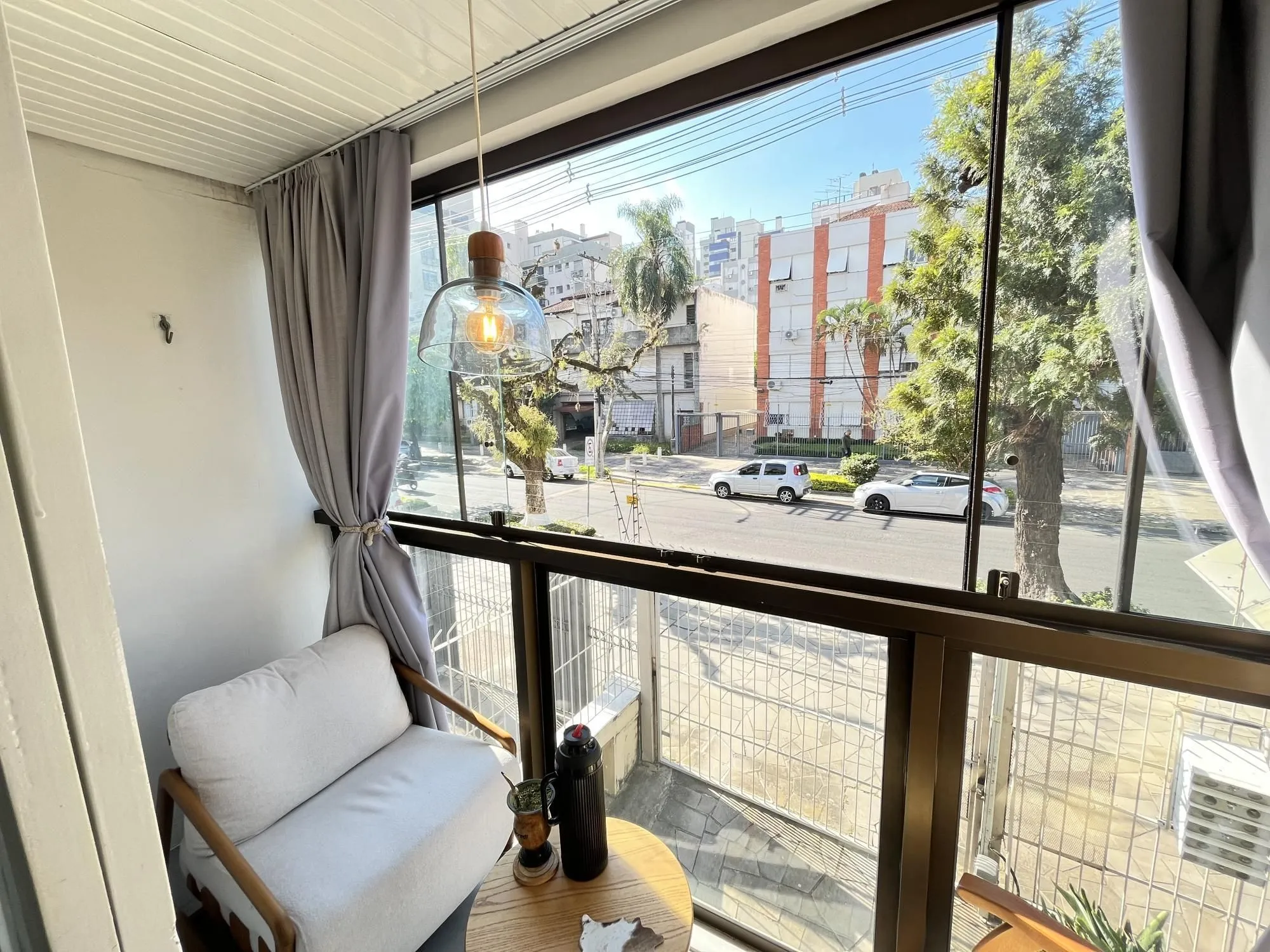 Imagem Apartamento de 2 quartos, suíte e 2 vagas de garagem no bairro Petrópolis em POA